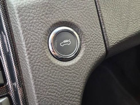 Used 2010 Ford Taurus SHO image 28