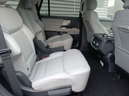 New 2025 Ford Expedition Active image 32