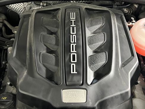 Used 2018 Porsche Macan S image 23