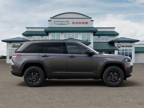 New 2026 Jeep Grand Cherokee Altitude AWD/4WD image 21