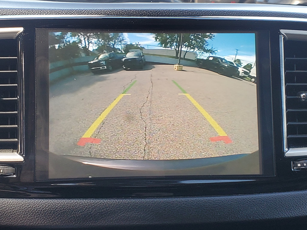 Used 2023 Chrysler Pacifica Touring-L FWD image 21