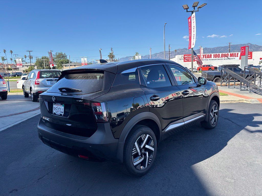 Used 2026 Nissan Kicks SV FWD image 4
