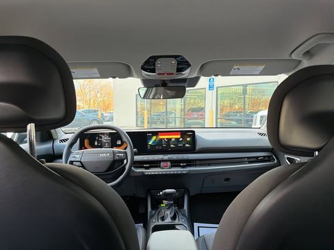 New 2025 Kia K4 LXS image 24