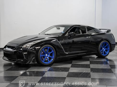 Used 2013 Nissan GT-R Premium image 5