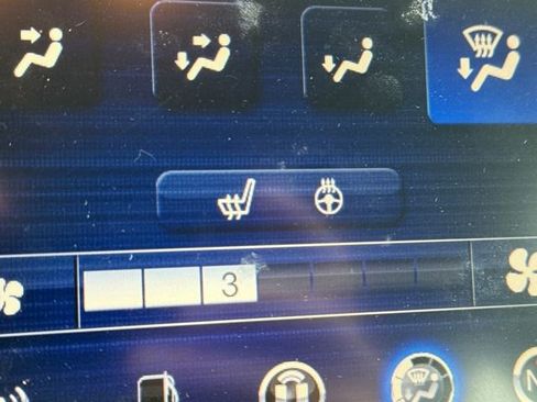 Used 2016 Chrysler 200 C w/ Navigation & Sound Group I image 32