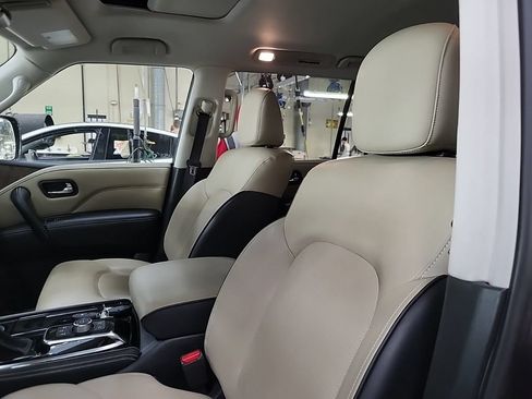 Used 2023 INFINITI QX80 Premium Select w/ Cargo Package AWD/4WD image 2