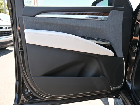 Used 2026 Cadillac Escalade Platinum Sport w/ LPO, ONYX Package image 34