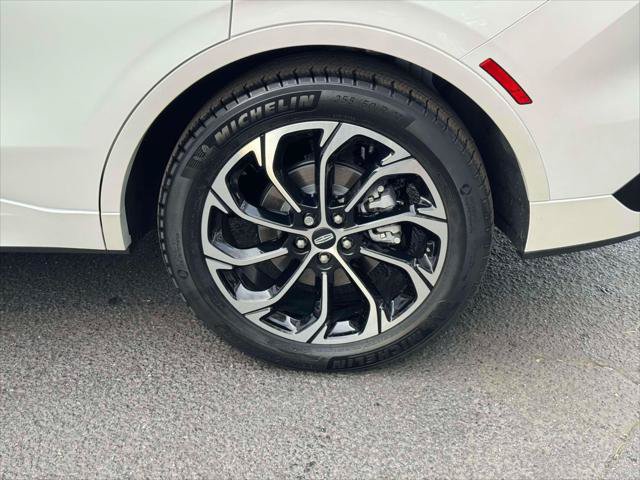 Used 2026 Lincoln Nautilus Premier w/ Equipment Group 102A AWD/4WD image 11