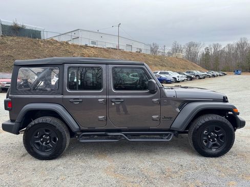 Used 2025 Jeep Wrangler Sport image 9