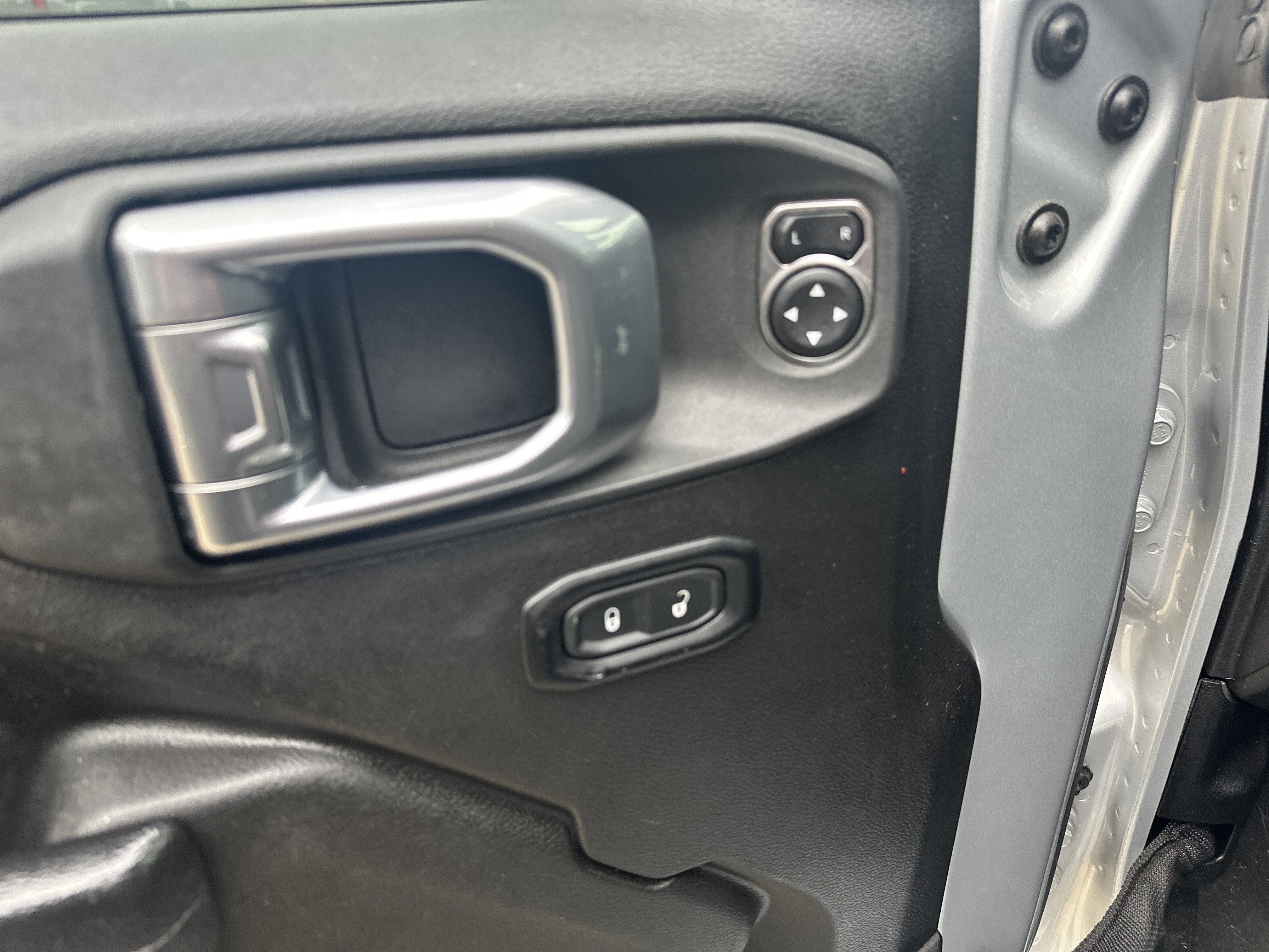 Used 2024 Jeep Wrangler Unlimited Sport AWD/4WD image 21