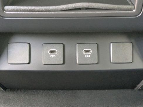 Used 2025 Land Rover Defender 110 X-Dynamic SE AWD/4WD image 14