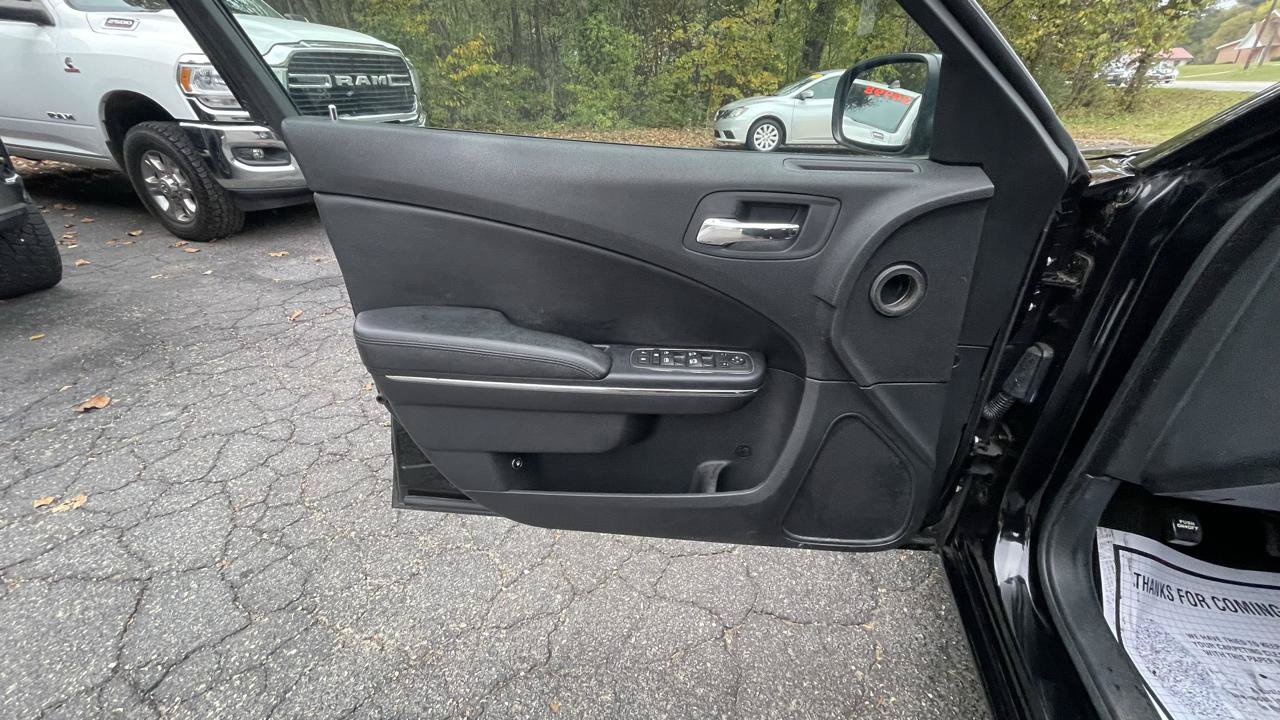 Used 2012 Dodge Charger SE RWD image 15