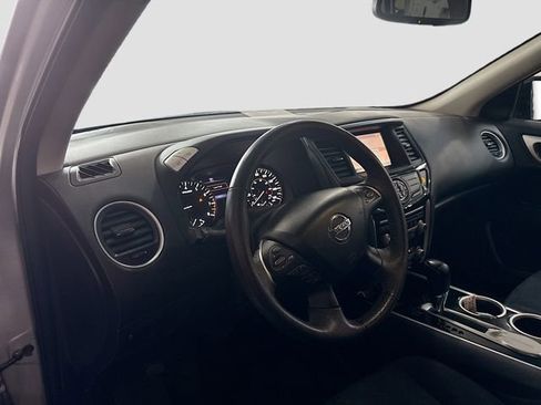 Used 2016 Nissan Pathfinder SV image 10
