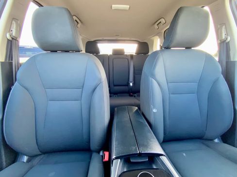 Used 2024 Nissan Rogue S AWD/4WD image 26