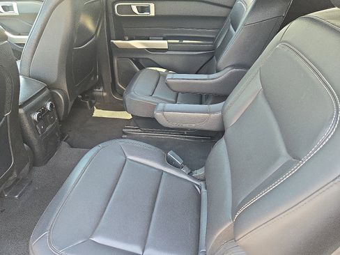 Certified 2022 Ford Explorer XLT w/ Equipment Group 202A image 14