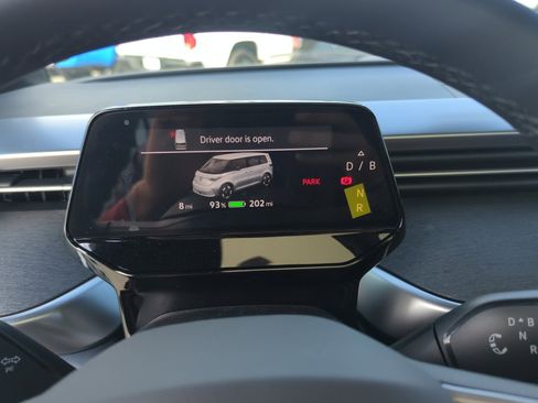 New 2025 Volkswagen ID. Buzz Pro S Plus image 10