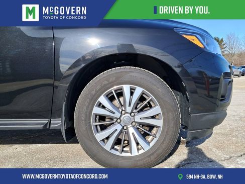 Used 2019 Nissan Pathfinder S image 8