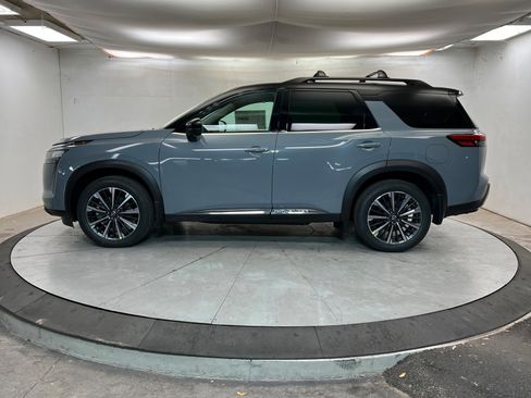 New 2026 Nissan Pathfinder Platinum image 2