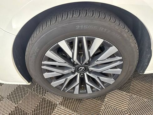 Used 2025 Nissan Altima 2.5 SV FWD image 32