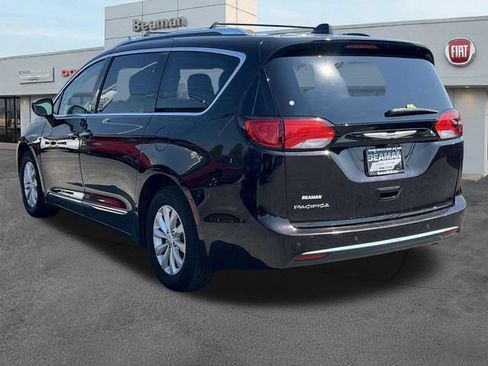 Used 2018 Chrysler Pacifica Touring-L FWD image 5