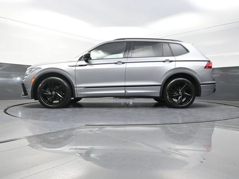 Used 2024 Volkswagen Tiguan SE R-Line FWD image 27