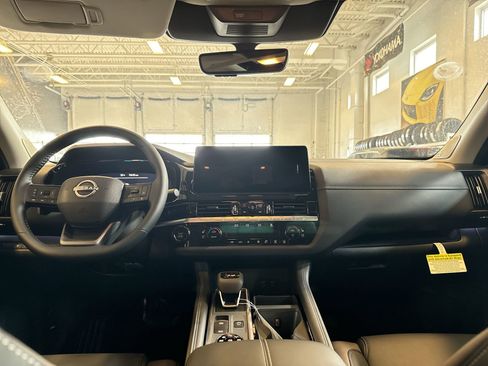 New 2026 Nissan Pathfinder Platinum image 23