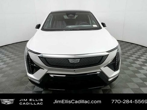 Certified 2025 Cadillac Optiq Luxury 2 w/ LPO, Floor Liner Package image 36