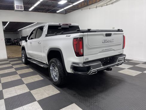 Used 2022 GMC Sierra 1500 SLT image 2