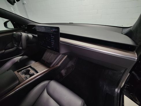 Used 2022 Tesla Model S image 12