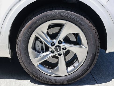 Used 2026 Genesis GV70 2.5T Advanced AWD/4WD image 8