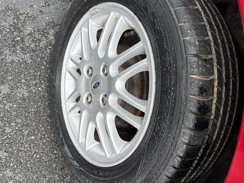 Used 2010 Ford Focus SE FWD image 25