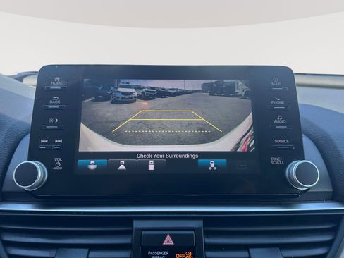 Used 2018 Honda Accord Touring image 11
