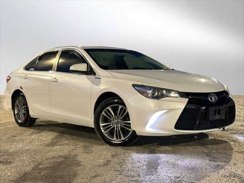 Used 2015 Toyota Camry SE image 1