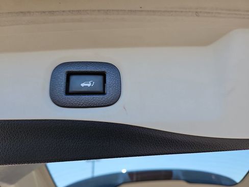 Used 2020 Nissan Rogue SV w/ Premium Package image 17