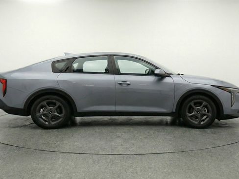 Used 2025 Kia K4 LXS image 11