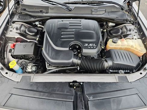 Used 2022 Dodge Challenger SXT RWD image 33