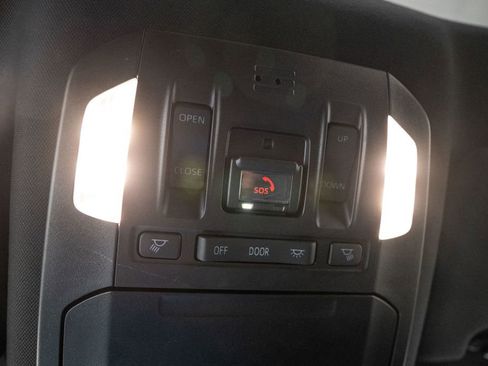 Used 2023 Toyota Highlander XSE image 28