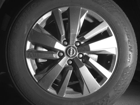 Used 2025 Nissan Pathfinder SV image 12