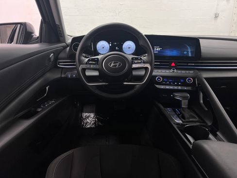 Used 2025 Hyundai Elantra SEL FWD image 14