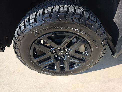 Used 2025 Chevrolet Silverado 1500 LT Trail Boss AWD/4WD image 5