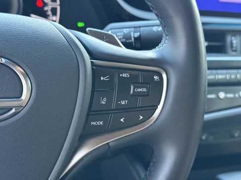 Used 2025 Lexus ES 300h w/ Premium Package image 31