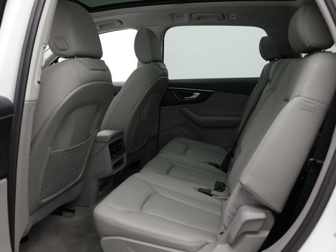 Used 2023 Audi Q7 2.0T Premium AWD/4WD image 32