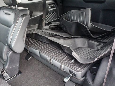 Used 2025 Ford Explorer Active w/ Active Comfort Package image 21