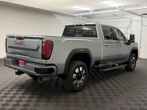 Used 2025 GMC Sierra 2500 Denali AWD/4WD image 9