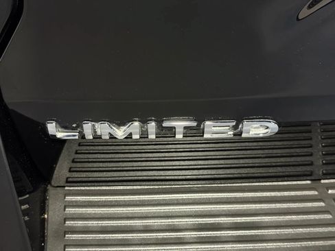 Used 2019 Ford Expedition Max Limited RWD image 12