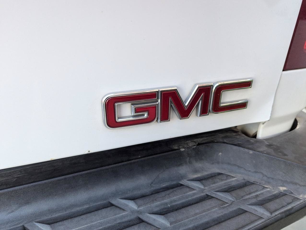 Used 2014 GMC Sierra 2500 SLT w/ Suspension Package, Off-Road AWD/4WD image 24