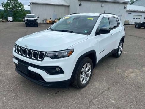 Used 2025 Jeep Compass Latitude AWD/4WD image 1