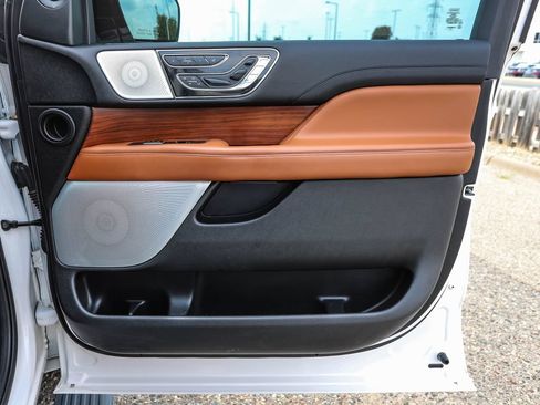 Used 2019 Lincoln Navigator Reserve AWD/4WD image 33