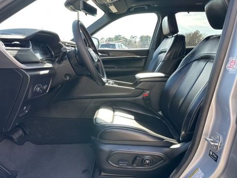 Certified 2024 Jeep Grand Cherokee L Limited w/ Luxury Tech Group II image 9