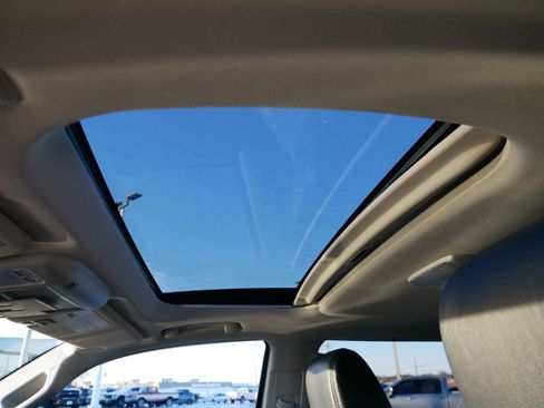 Used 2021 Toyota Tundra 4x4 CrewMax image 9